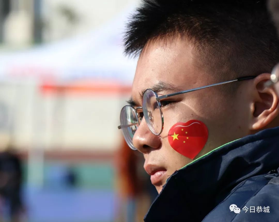 超三联赛官方晒赛场精彩瞬间：球场上的划船高手