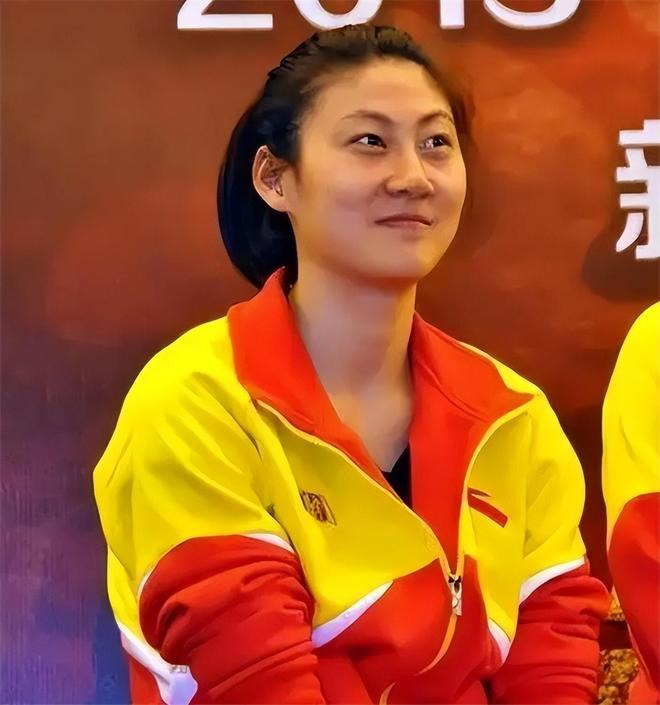 包含08奥运成员助阵女篮苗立杰隋菲菲卞兰同框的词条