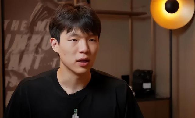 包含青岛持续对杨瀚森进行特训！NBA级教练个性化指导投篮，积极态度助力融入的词条