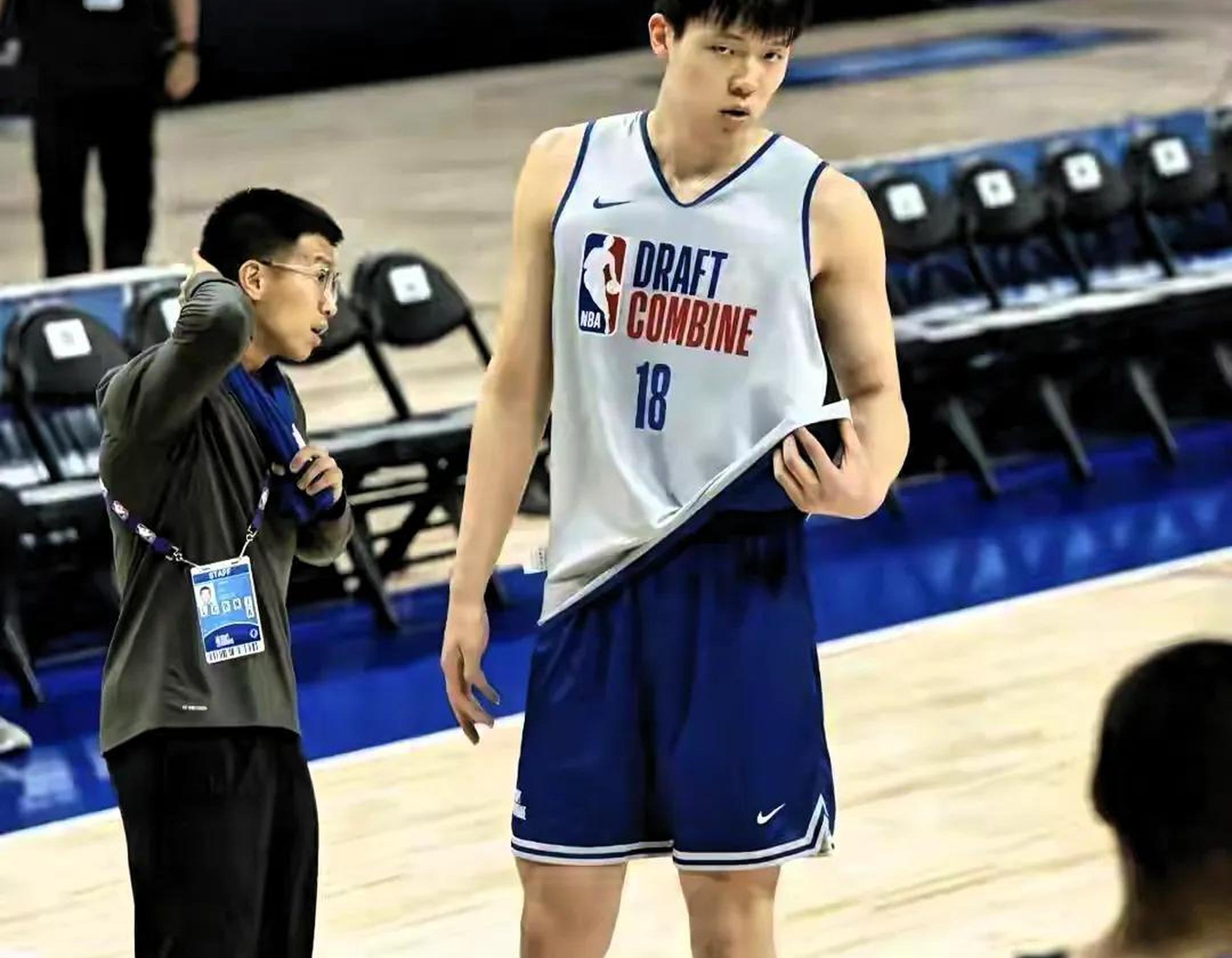 包含青岛持续对杨瀚森进行特训！NBA级教练个性化指导投篮，积极态度助力融入的词条